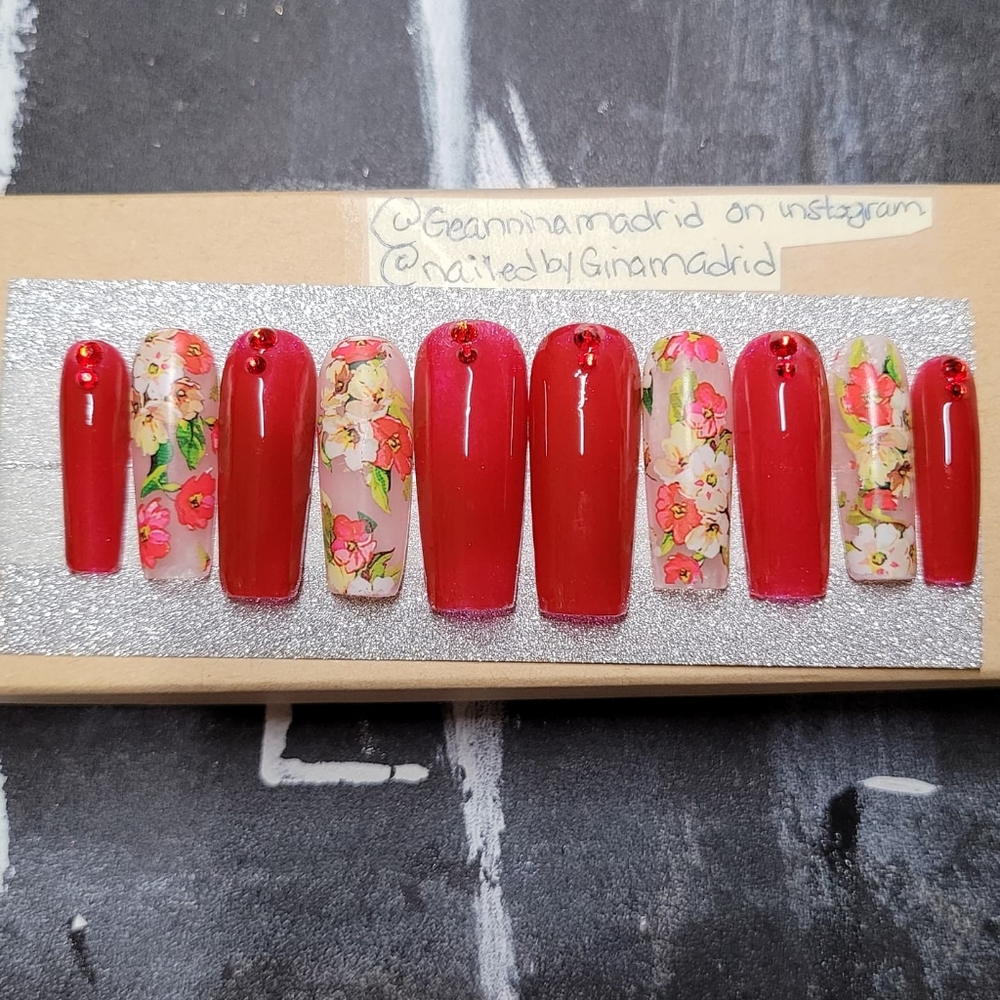 Press on nails
